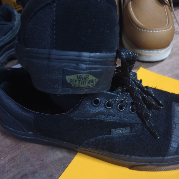 Vans - Picture 9 of 10